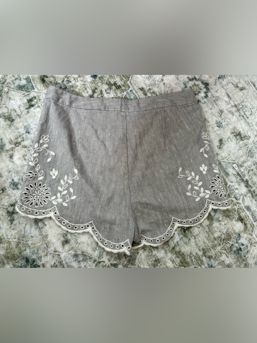 Free People Life’s Too Short Embroidered Eyelet Scalloped Shorts Gray Size 6 - Picture 3 of 10